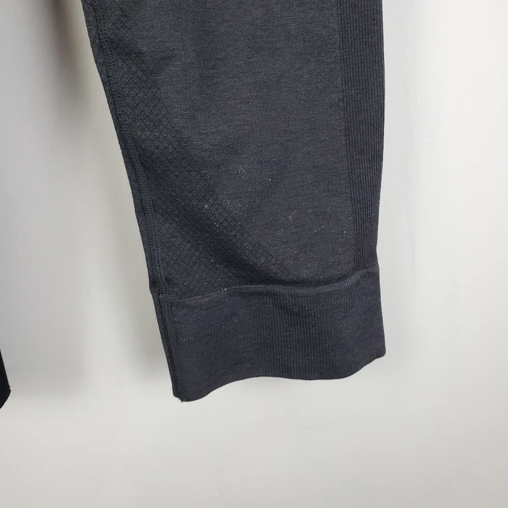 Lululemon Gray Crop 6